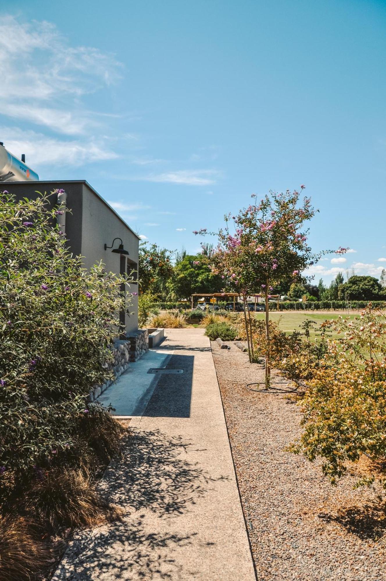 Dobe Lodge Vista Flores Exterior foto